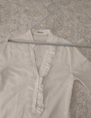 Blusa Massimo Dutti blanca bordada