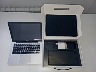 MacBook Argento 2008 con CD
