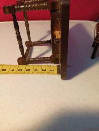 Tavolo in miniatura in scala 1/12