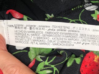 Mono corto Zara fresas y flores · Negro · Talla M