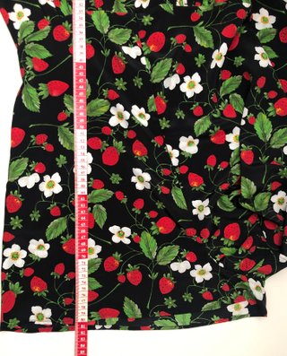 Mono corto Zara fresas y flores · Negro · Talla M