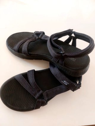 Sandalias Skechers Negras