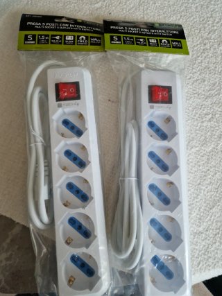 N. 2 Prese 5 Posti Techly con Interruttore