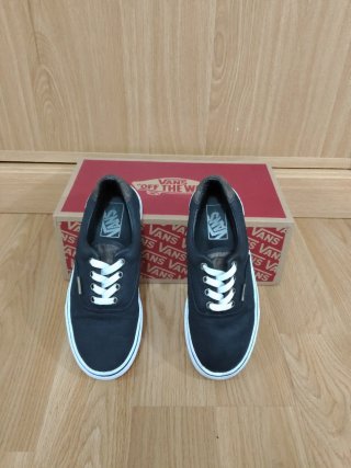 Zapatillas Vans Negras y Blancas