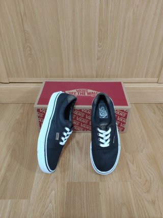 Zapatillas Vans Negras y Blancas