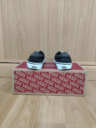 Zapatillas Vans Negras y Blancas