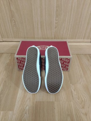 Zapatillas Vans Negras y Blancas