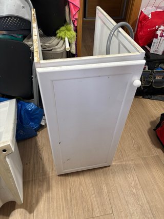 Lavadero de cerámica blanco con mueble