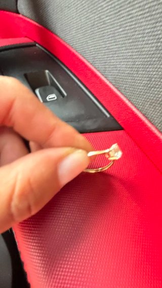 Anello d'oro con diamante