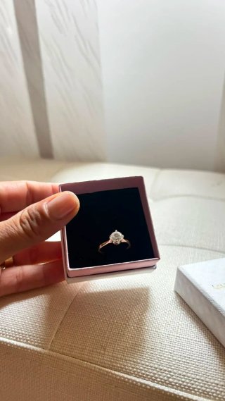 Anello d'oro con diamante