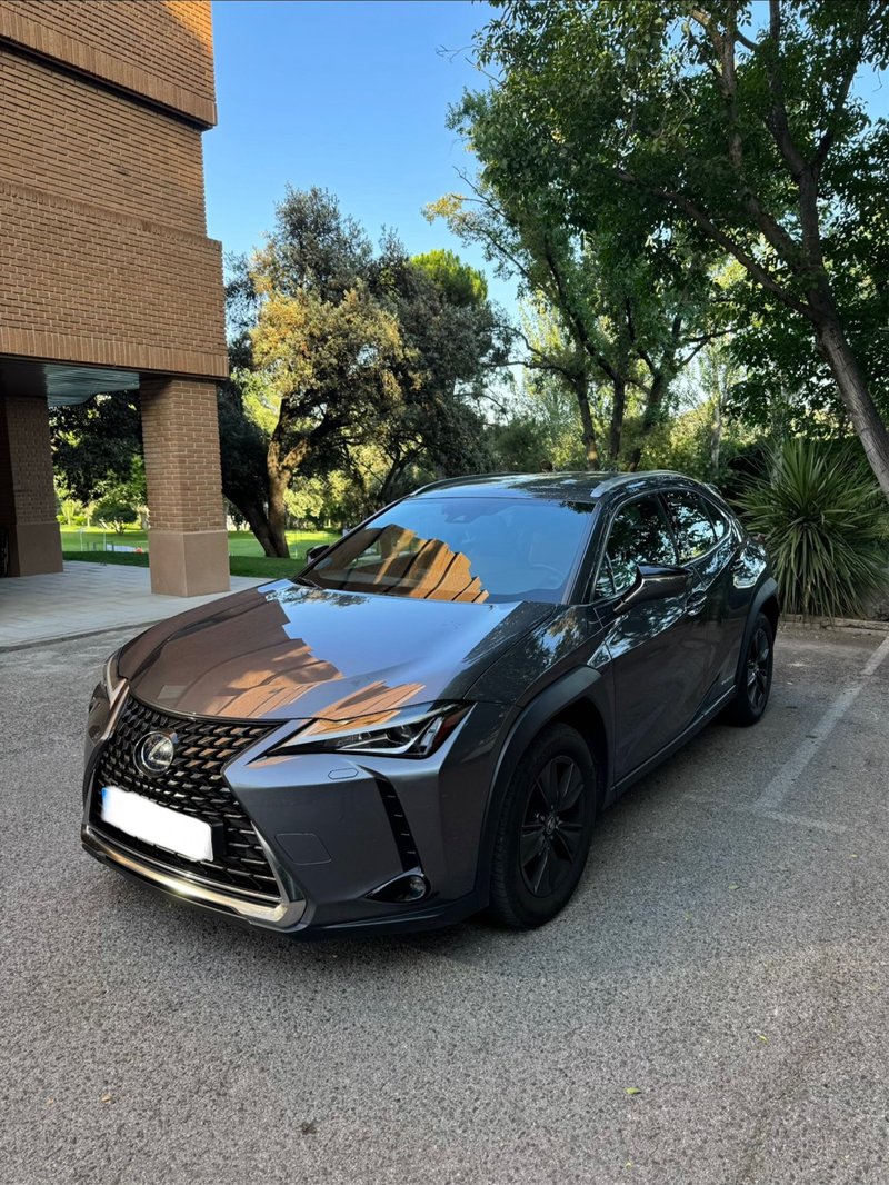 Lexus UX250h - foto 1