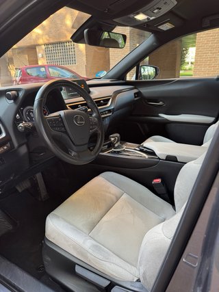 Lexus UX250h