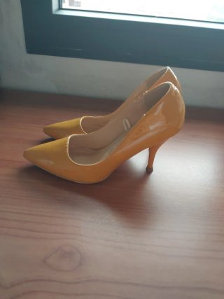 Zapatos de tacón amarillos T.36