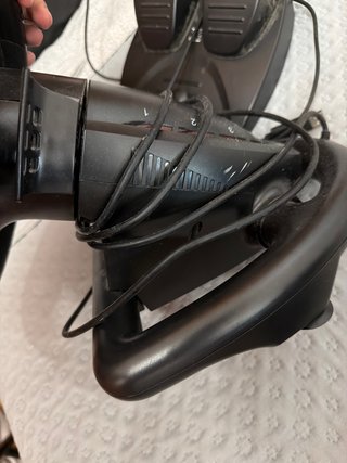 Volante y pedales para gaming universal