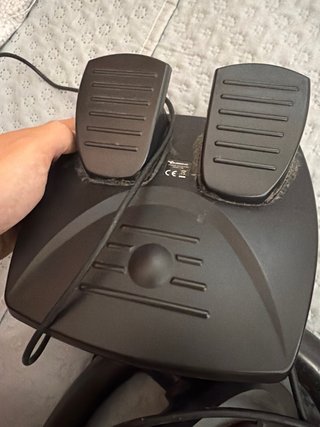 Volante y pedales para gaming universal