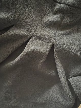 Falda negra corta de tablas