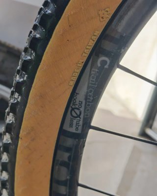 Bicicleta Cannondale Lefty Negra