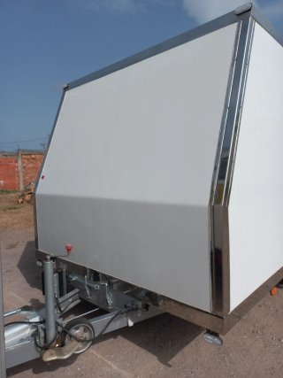 Remolque cerrado 3500 kilos