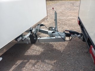 Remolque cerrado 3500 kilos