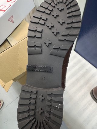Botas altas Guess estilo montar – Marrón