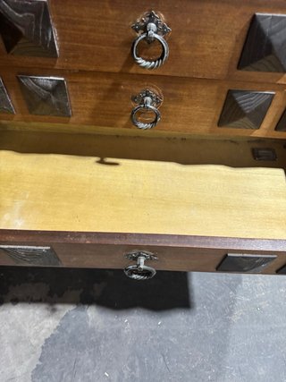 Cómoda antigua de madera