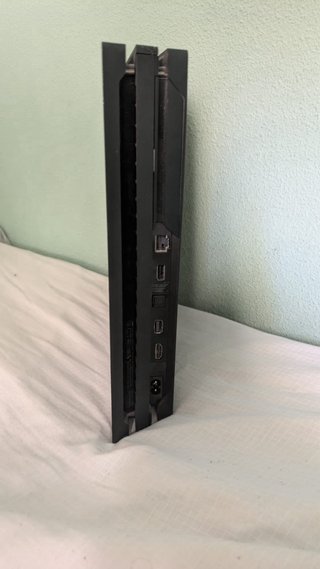 PS4 Pro 1TB + 2 Mandos + Cable Carga