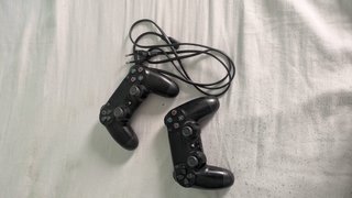 PS4 Pro 1TB + 2 Mandos + Cable Carga