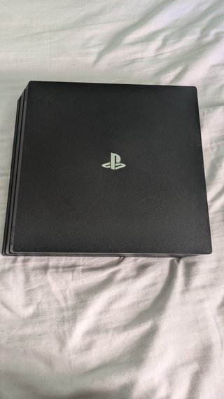 PS4 Pro 1TB + 2 Mandos + Cable Carga