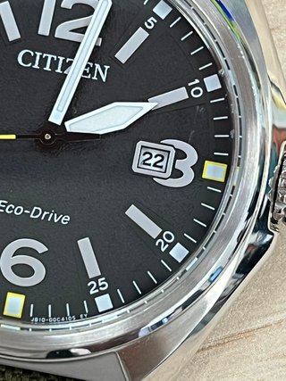 Reloj Citizen AW1571-09E Negro y Verde Militar