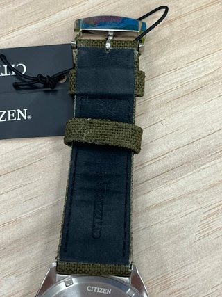 Reloj Citizen AW1571-09E Negro y Verde Militar
