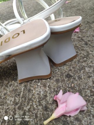 Sandalias Lodilove Blancas Mujer