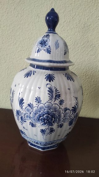 Jarrón antiguo pintado a mano