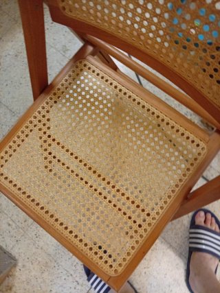 Sedia pieghevole vintage in rattan e legno anni '70
