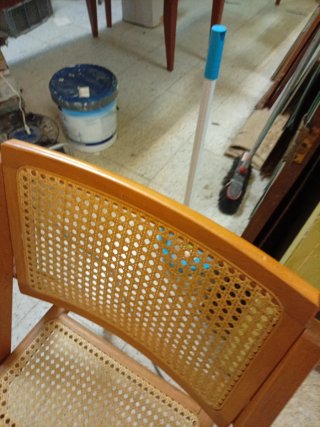 Sedia pieghevole vintage in rattan e legno anni '70
