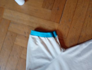 Polo beige con logo blu