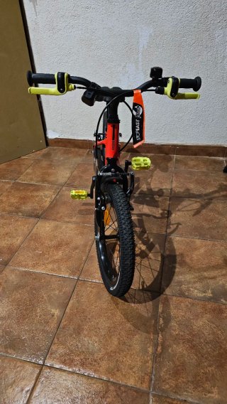 Bicicleta infantil B'TWIN roja