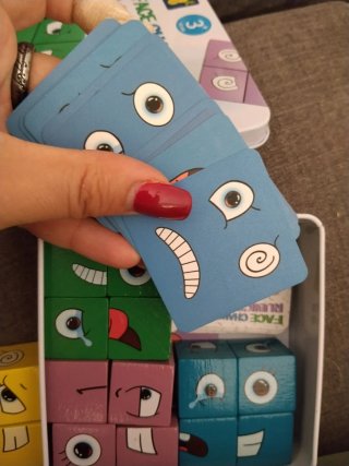 Juego cubos madera caras