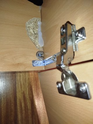 2 Armarios y 2 Mesitas.(Recogida desmontados)