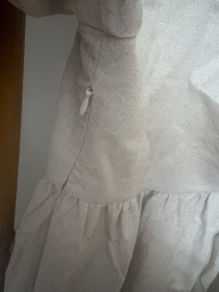 Vestido midi beige con bordados