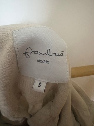 Vestido midi beige con bordados