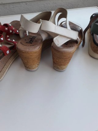 4 PARES DE SANDALIAS PIEL
