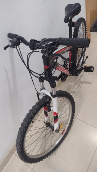 Bicicleta Montaña 24" Negra y Roja