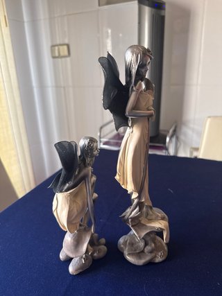 Figuras Hadas Resina Plateadas Alas Tela Negra