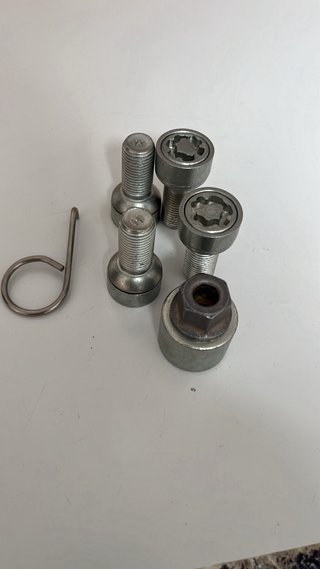 TORNILLOS ANTIRROBO VW GOLF, T ROC T CROSS AUDI Q5