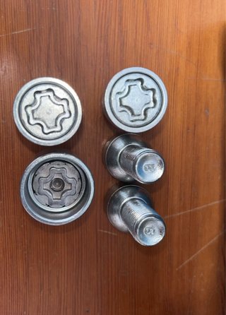 TORNILLOS ANTIRROBO VW GOLF, T ROC T CROSS AUDI Q5