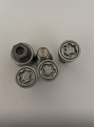 TORNILLOS ANTIRROBO VW GOLF, T ROC T CROSS AUDI Q5