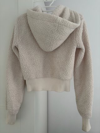 Chaqueta con capucha de borreguito