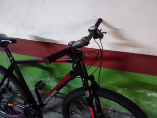 Bicicleta de montaña negra