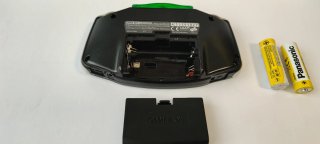 Game Boy Advance nera con extra