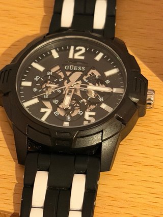 Reloj Guess Negro y Plateado